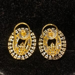 Round AD Diamond Shaped Earrings