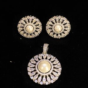 Round AD Diamond Pearl Center Pendant Set